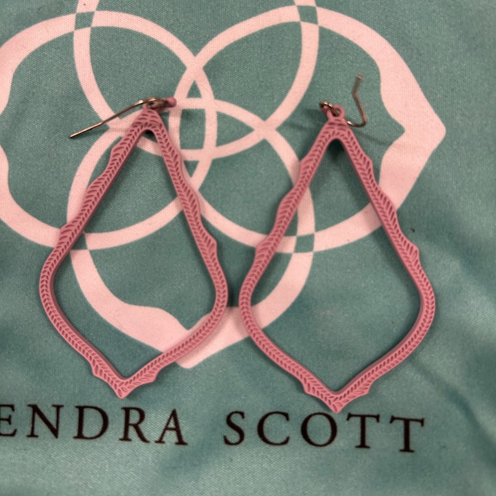 Kendra Scott Sophee Drop Earrings in a matte finish, in the color Matte Lilac.